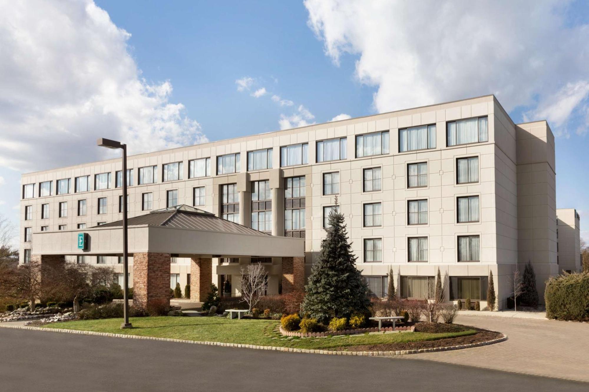 Embassy Suites By Hilton Piscataway Somerset Exterior foto